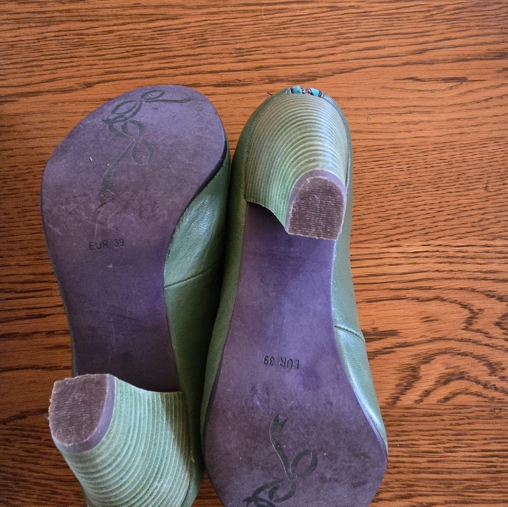 Poetic License Shoes. Size 8/ 39 Emerald Green - Picture 7 of 16